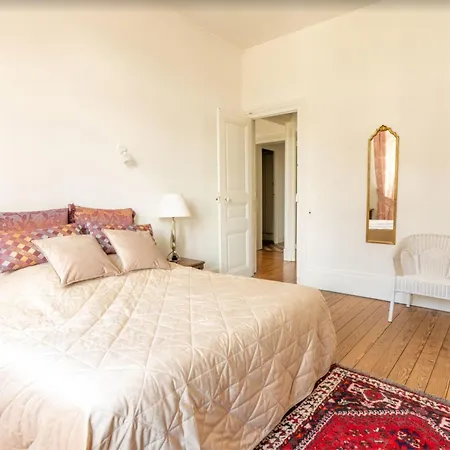 Manoir 19e 7 Chambres, Piscine Chauffee, Parc Arbore Proche En Champagne - Fr-1-611-95